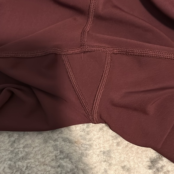 Athleta Ultimate Stash Pocket Tight EUC Large Burgundy - Picture 5 of 5